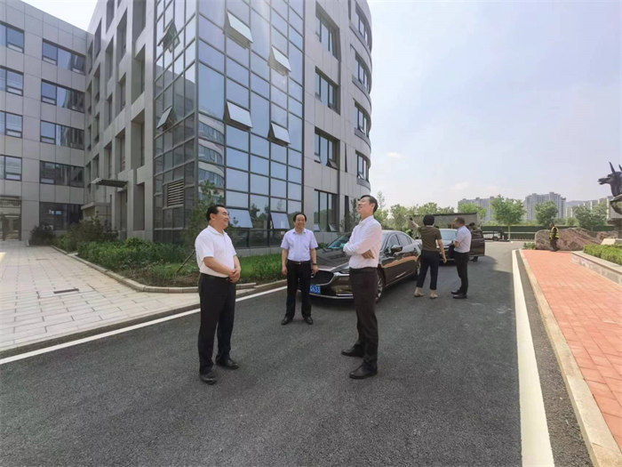 濟(jì)南市科技局、統(tǒng)戰(zhàn)部、商河縣鄉(xiāng)村振興局等領(lǐng)導(dǎo)蒞臨勁牛集團(tuán)考察指導(dǎo)工作