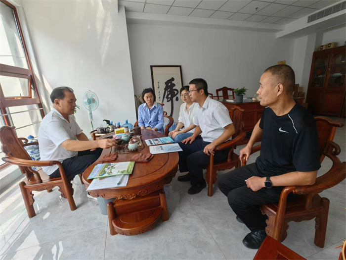 通過座談，雙方就村企共建新模式進行了深入探討